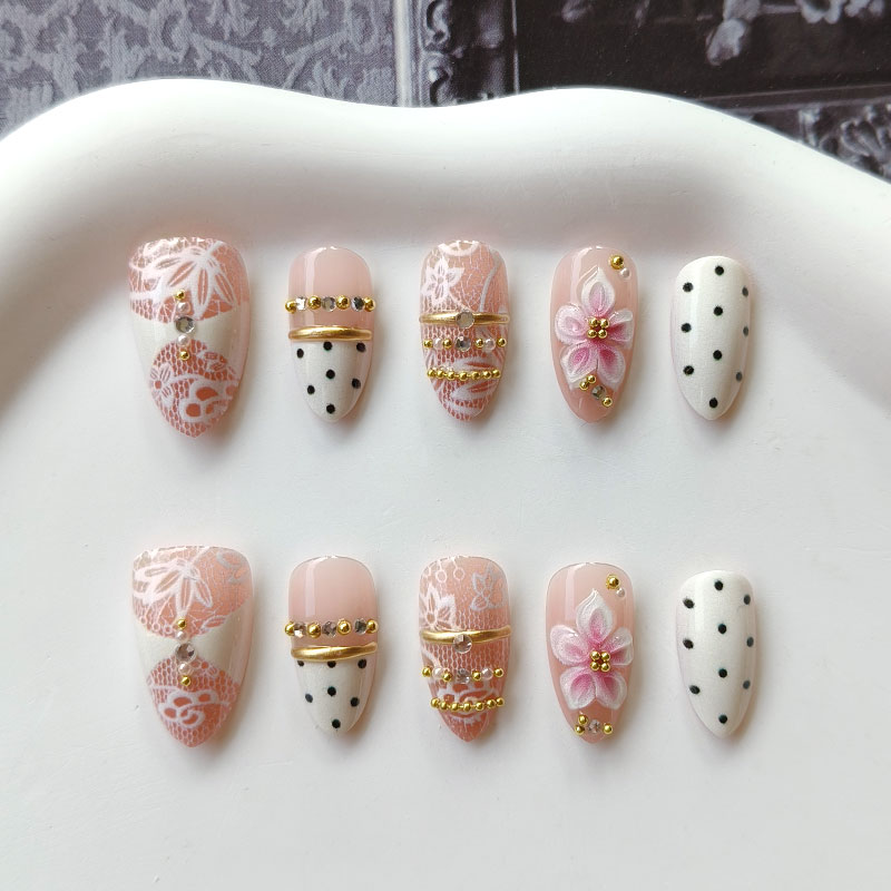 Nail Art Press On - 10 قطع من أظافر صناعية قصيرة