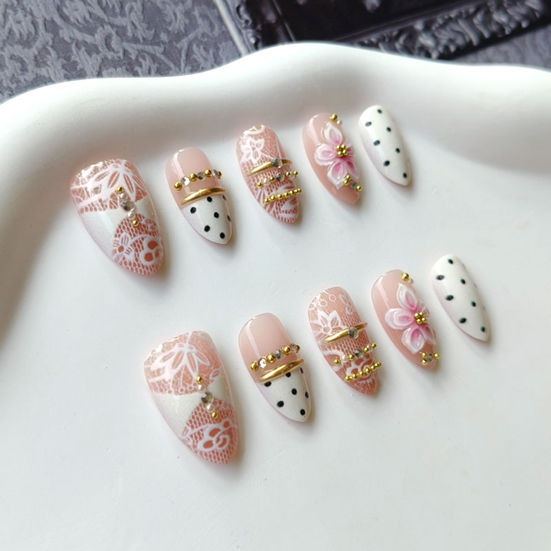 10 قطع من أظافر صناعية قصيرة ع - مراجعة Nail Art Press On وسعره